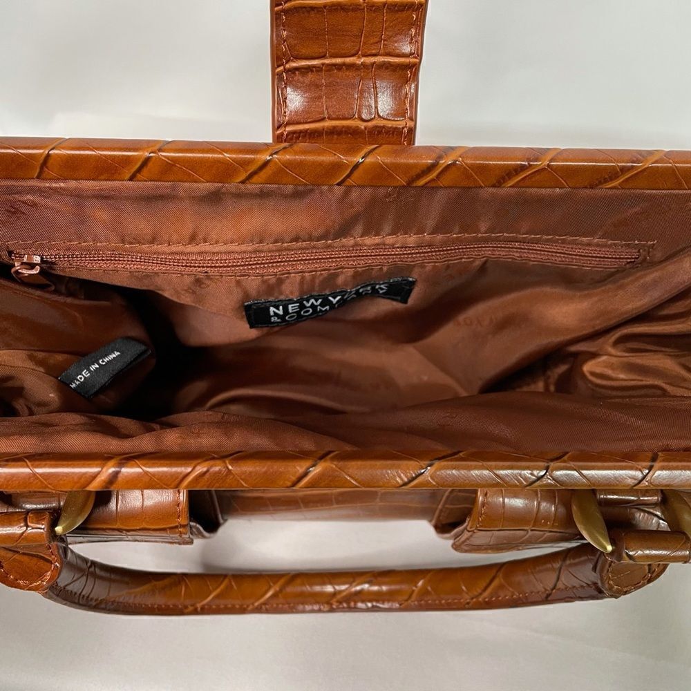 ‎NY&C Alligator Skin Hand Bag - Picture 2 of 6